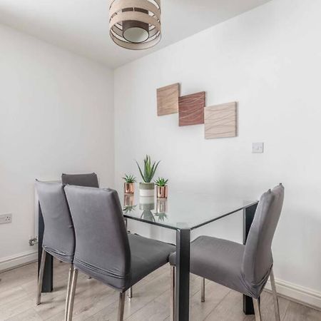2 Bed & 2 Bath Cosy Apartment Slough- Free Parking Eksteriør billede