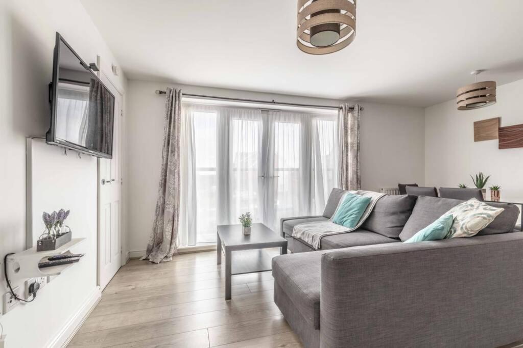 2 Bed & 2 Bath Cosy Apartment Slough- Free Parking Eksteriør billede