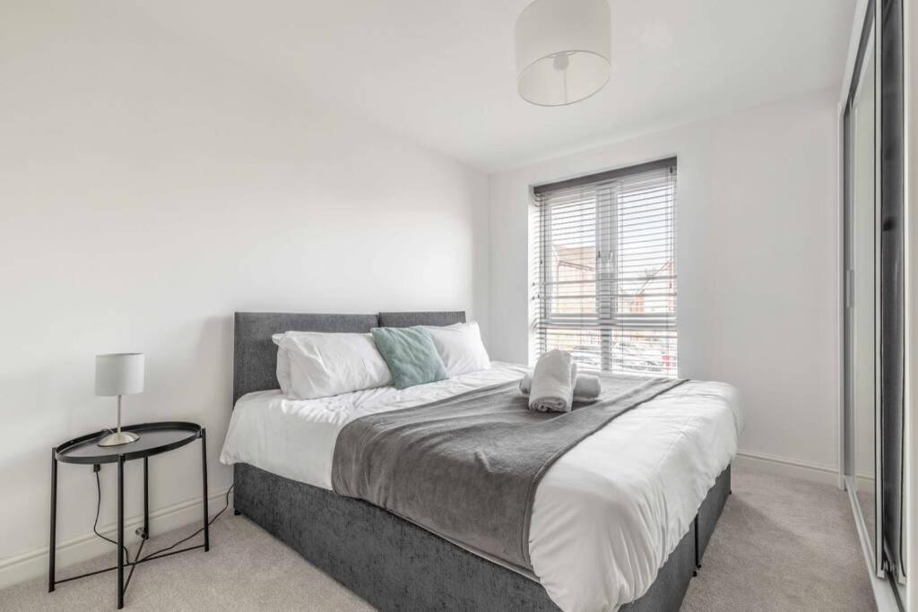 2 Bed & 2 Bath Cosy Apartment Slough- Free Parking Eksteriør billede